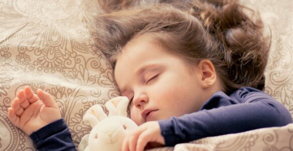 L&rsquo;énurésie nocturne chez l&rsquo;enfant : Comprendre, gérer et traiter le problème du pipi au lit