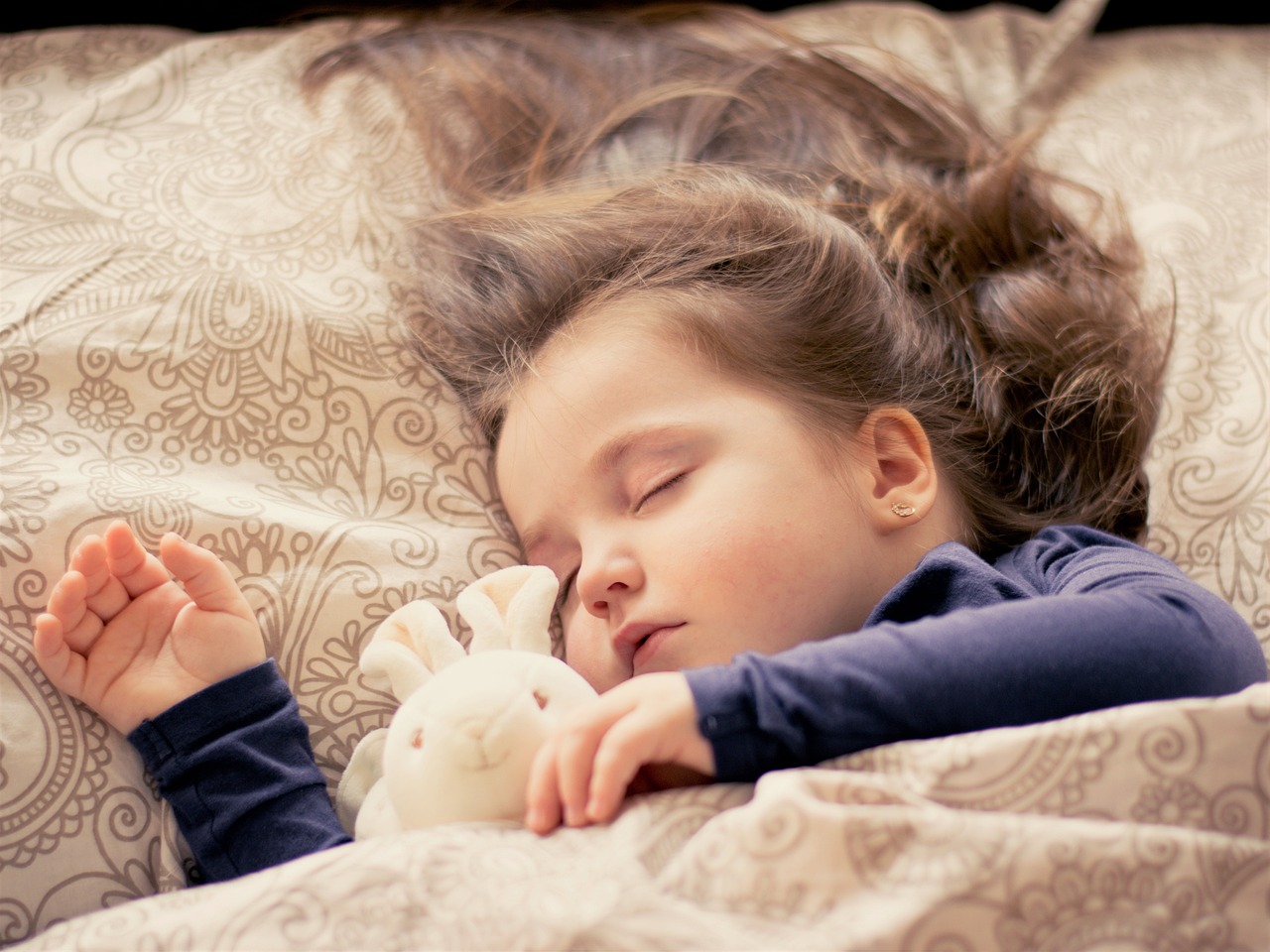 L&rsquo;énurésie nocturne chez l&rsquo;enfant : Comprendre, gérer et traiter le problème du pipi au lit